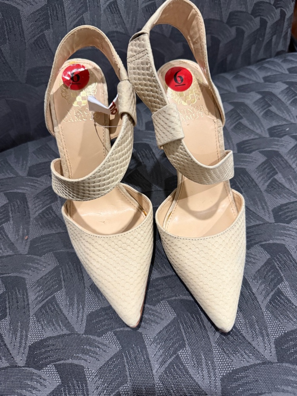 NWT VINCE CAMUTO NUDE Pointed-Toe Slingback Heels